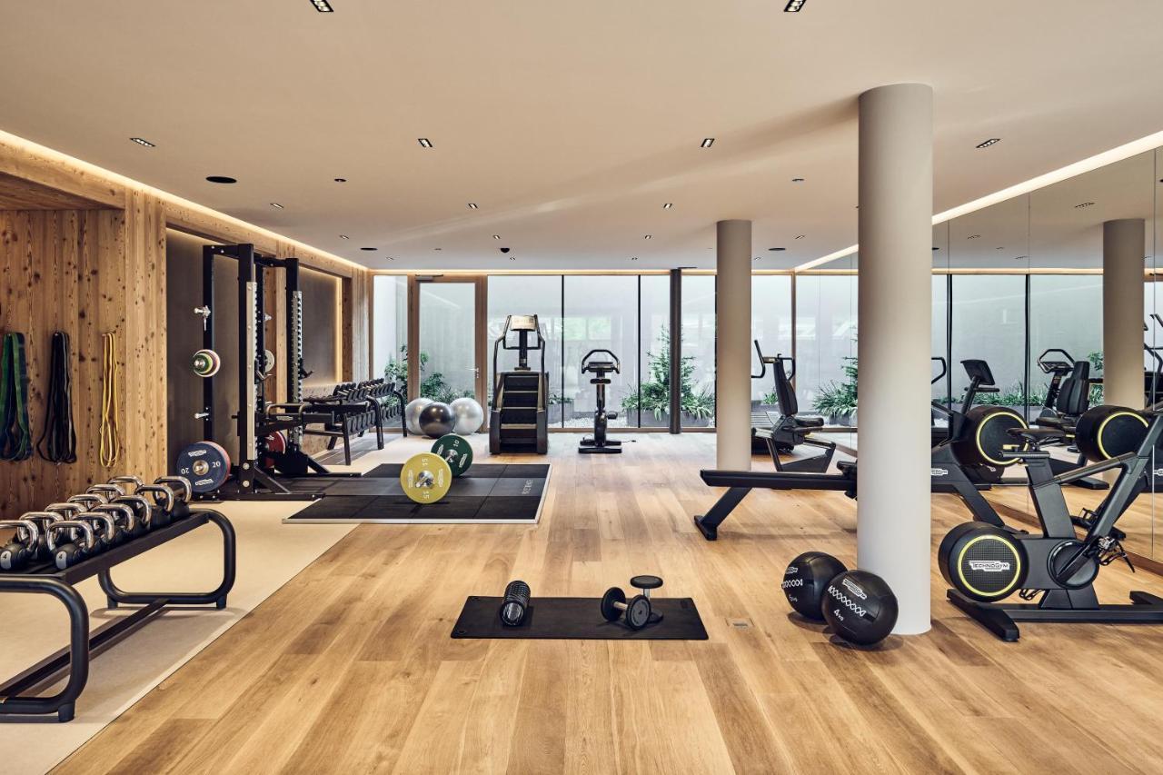 Falkensteiner Hotel Kronplatz - The Leading Hotels Of The World (Adults Only) 리스코네 외부 사진 A gym in the UK