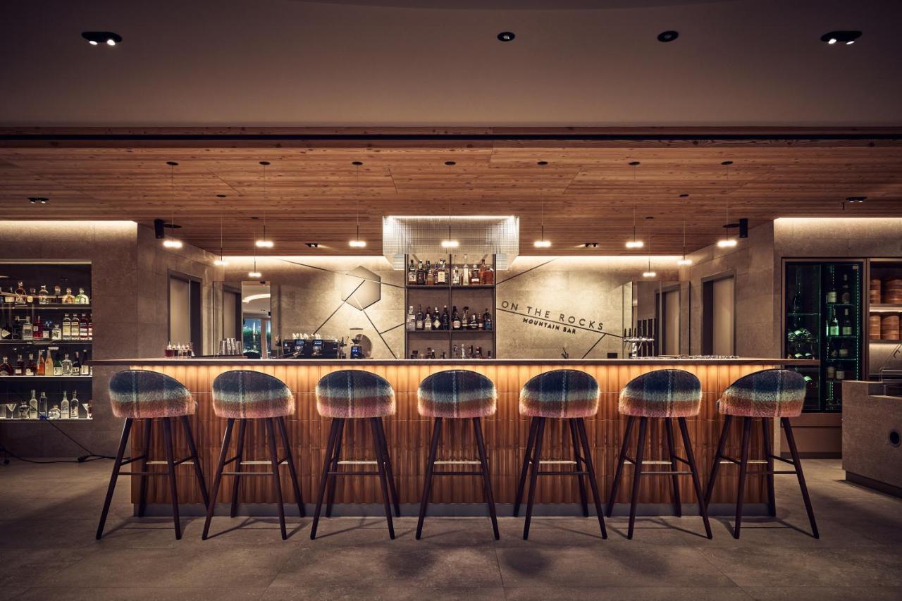 Falkensteiner Hotel Kronplatz - The Leading Hotels Of The World (Adults Only) 리스코네 외부 사진 The bar at the 1011 Hotel