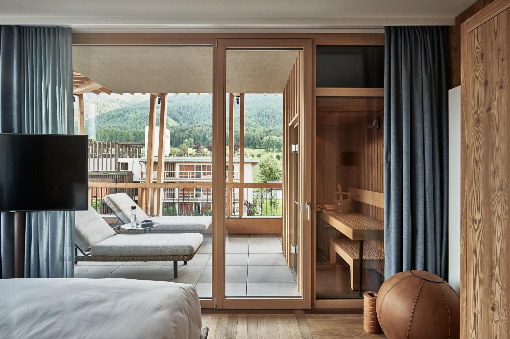 Falkensteiner Hotel Kronplatz - The Leading Hotels Of The World (Adults Only) 리스코네 외부 사진 A room at the Hotel 7132 Summit