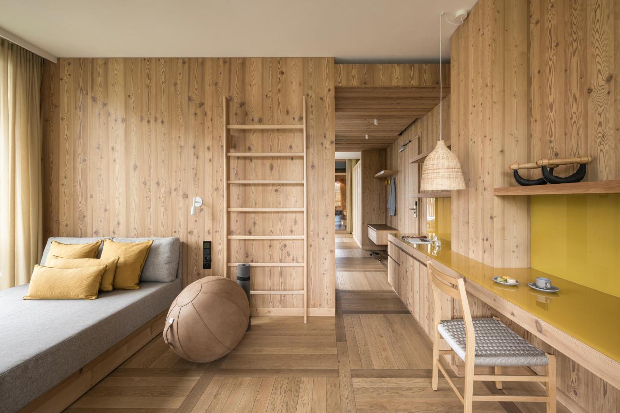 Falkensteiner Hotel Kronplatz - The Leading Hotels Of The World (Adults Only) 리스코네 외부 사진 Interior of a room at the Hotel de la Couronne