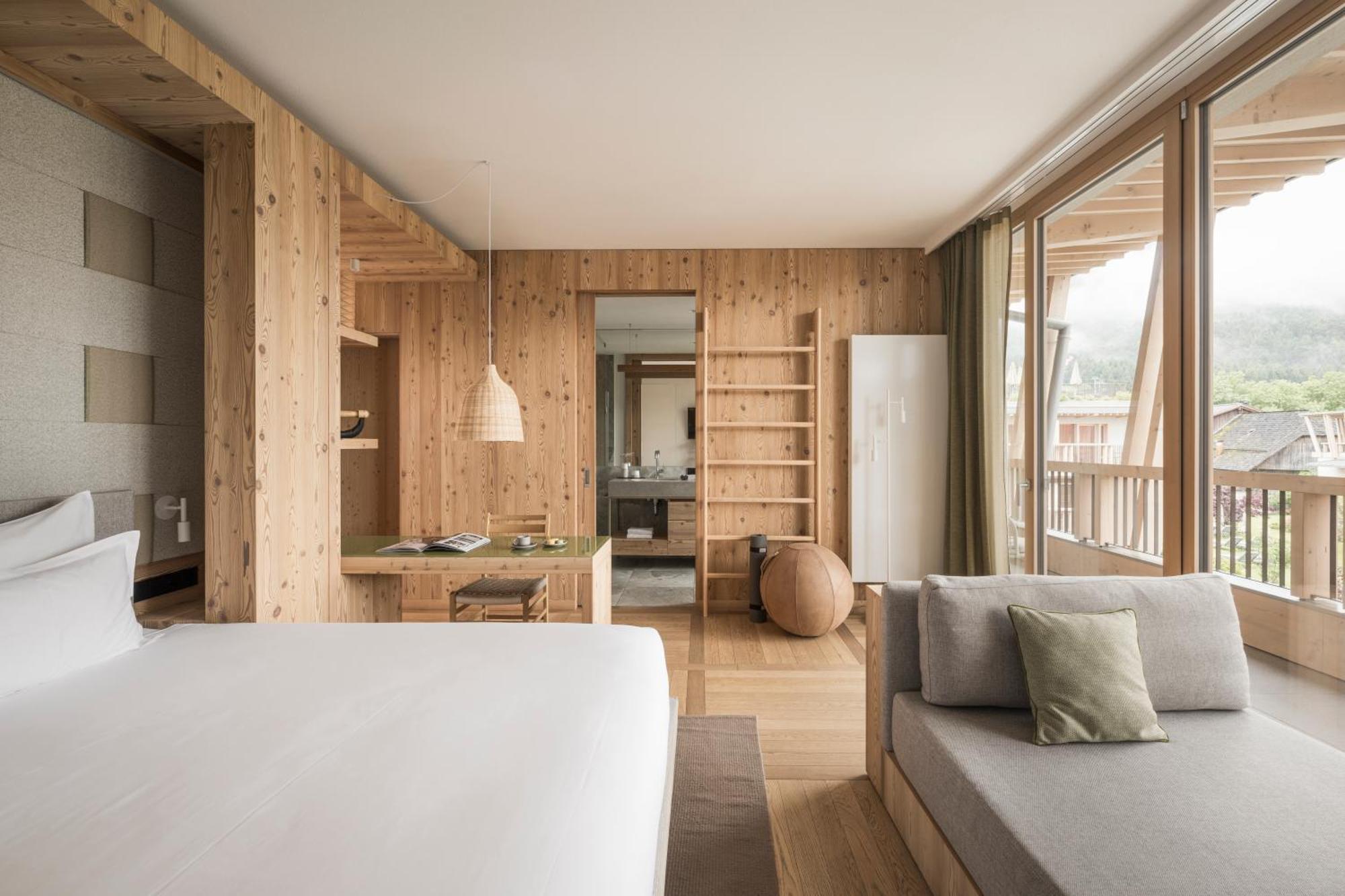 Falkensteiner Hotel Kronplatz - The Leading Hotels Of The World (Adults Only) 리스코네 객실 사진 A room at the 7132 Summit